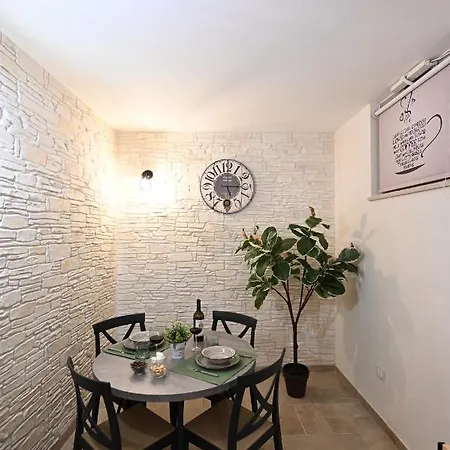 Laurel Con Idromassaggio Fasano