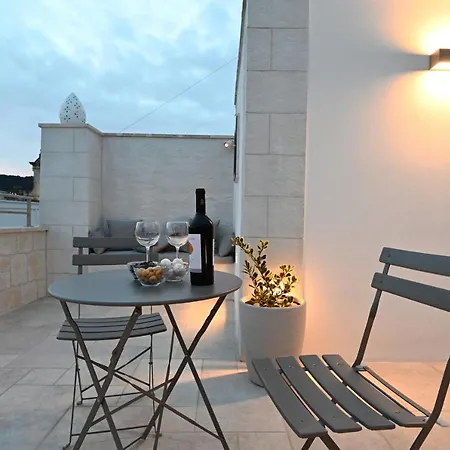 Laurel Con Idromassaggio *