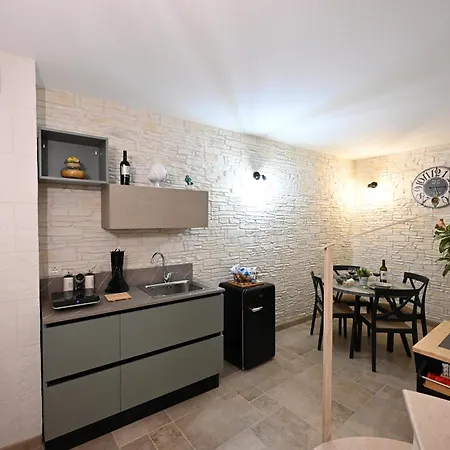 Laurel Con Idromassaggio 法萨诺