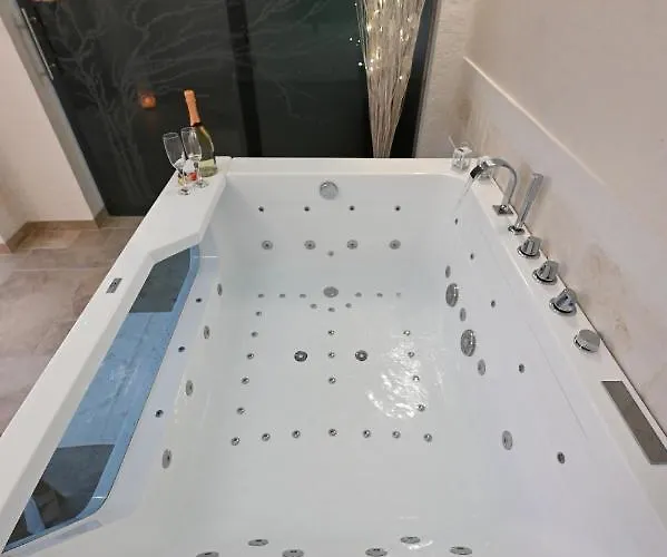 Laurel Con Idromassaggio Fasano