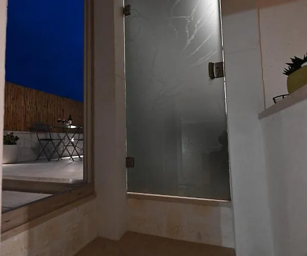 Laurel Con Idromassaggio Fasano