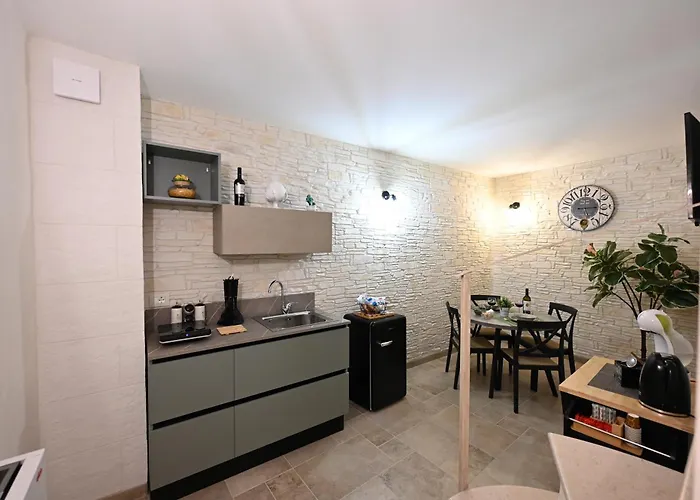 Laurel Con Idromassaggio Fasano